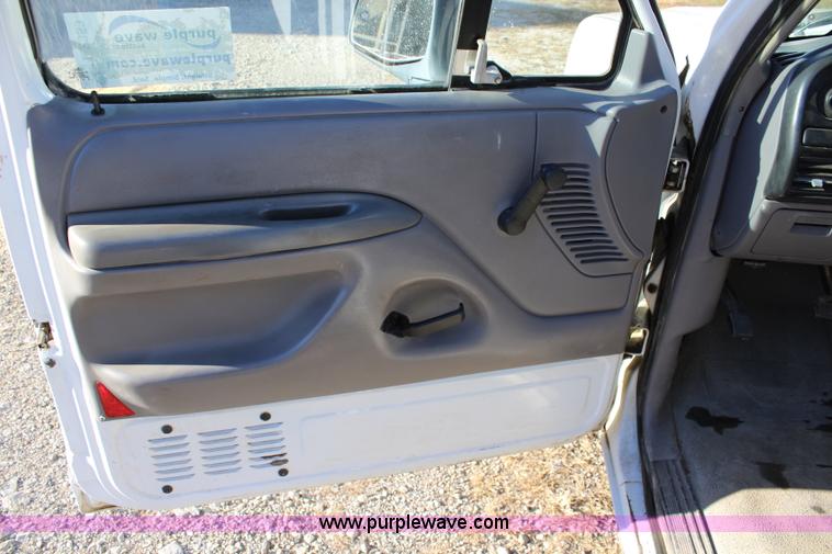 image for item L2353 1996 Ford F150 pickup truck