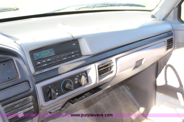 image for item L2353 1996 Ford F150 pickup truck