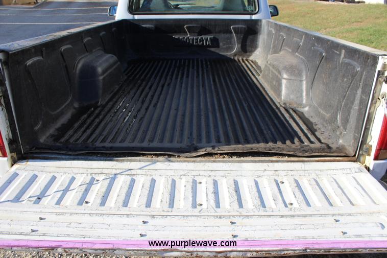 image for item L2353 1996 Ford F150 pickup truck