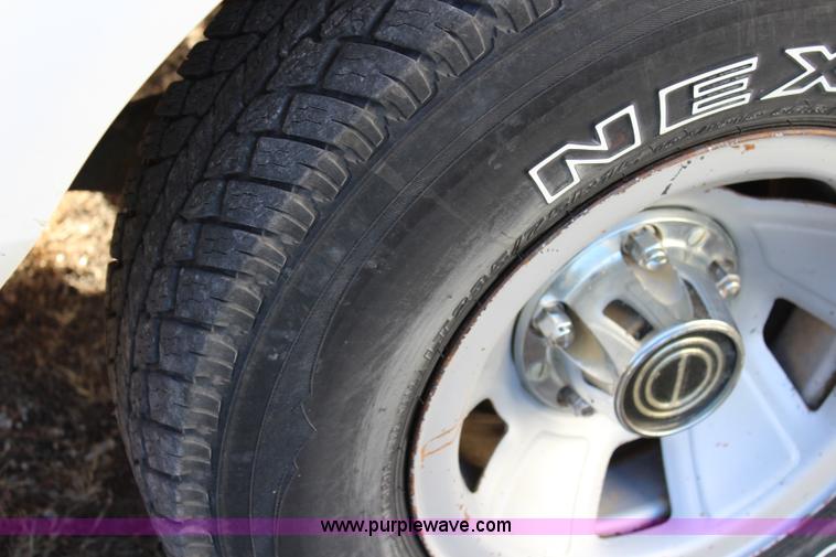 image for item L2353 1996 Ford F150 pickup truck