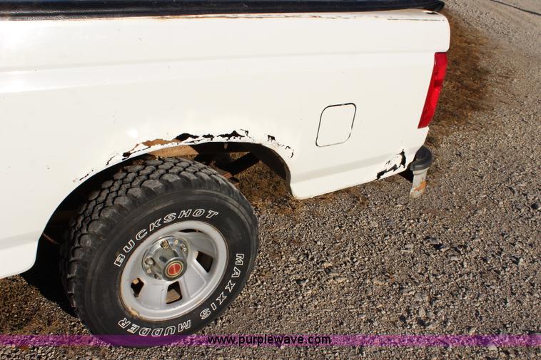 image for item L2353 1996 Ford F150 pickup truck