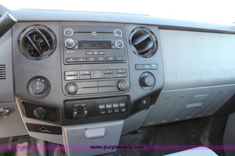 image for item L2462 2011 Ford F250 Super Duty SuperCab pickup truck