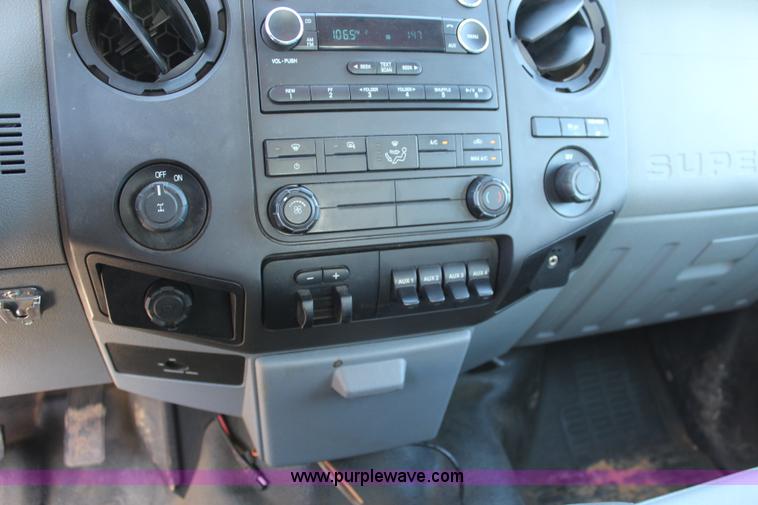 image for item L2462 2011 Ford F250 Super Duty SuperCab pickup truck