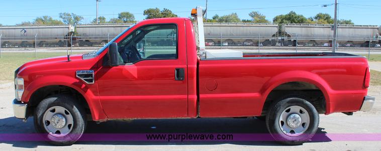 image for item L2465 2008 Ford F250 Super Duty pickup truck