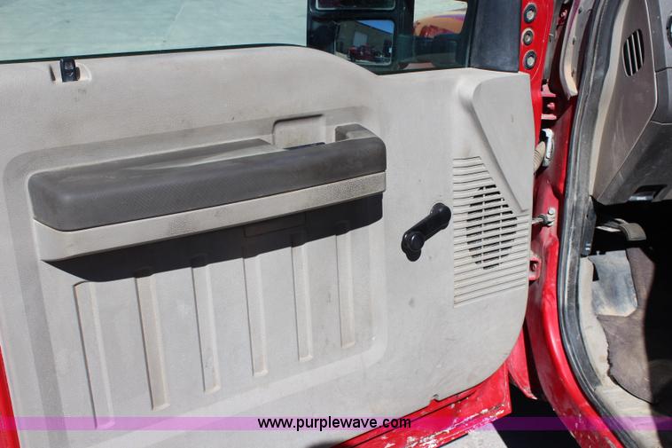 image for item L2465 2008 Ford F250 Super Duty pickup truck