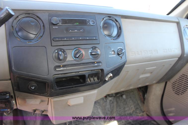 image for item L2465 2008 Ford F250 Super Duty pickup truck