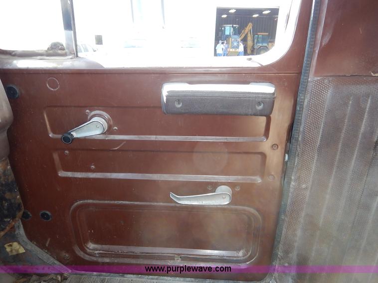 image for item L3501 1979 International F2554 flatbed truck