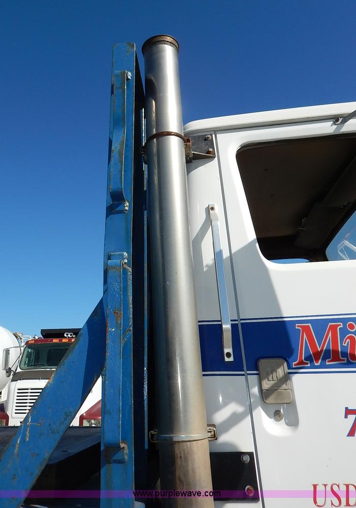 image for item L3501 1979 International F2554 flatbed truck