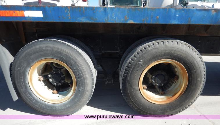 image for item L3501 1979 International F2554 flatbed truck