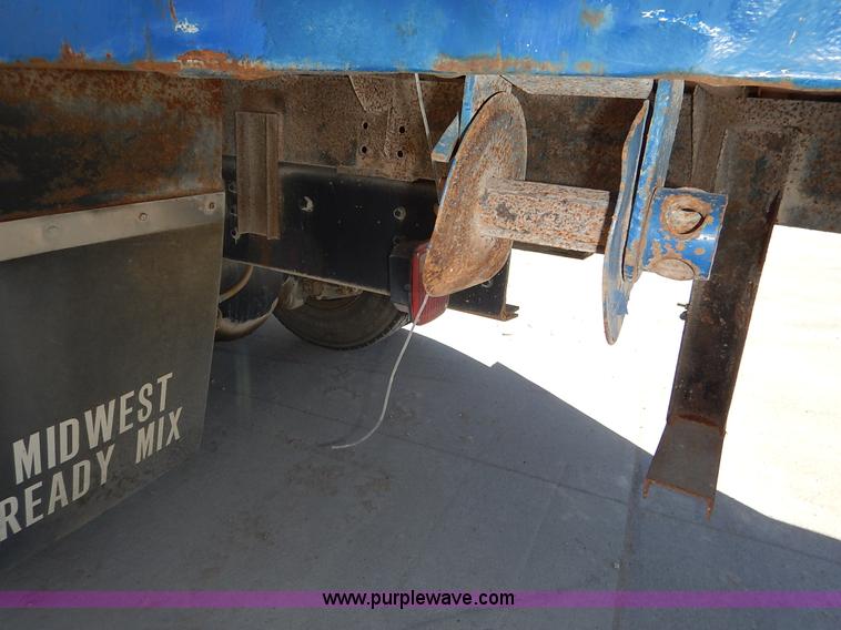 image for item L3501 1979 International F2554 flatbed truck