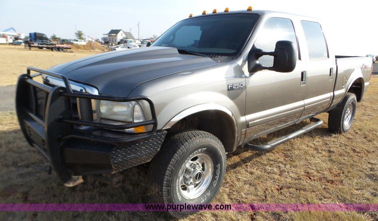 image for item L5112 2002 Ford F250 Super Duty Crew Cab pickup truck
