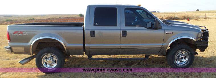 image for item L5112 2002 Ford F250 Super Duty Crew Cab pickup truck
