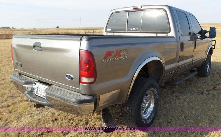 image for item L5112 2002 Ford F250 Super Duty Crew Cab pickup truck
