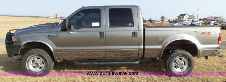 image for item L5112 2002 Ford F250 Super Duty Crew Cab pickup truck