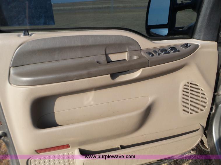 image for item L5112 2002 Ford F250 Super Duty Crew Cab pickup truck