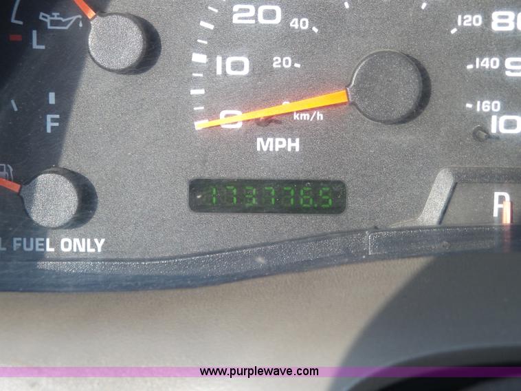 image for item L5112 2002 Ford F250 Super Duty Crew Cab pickup truck