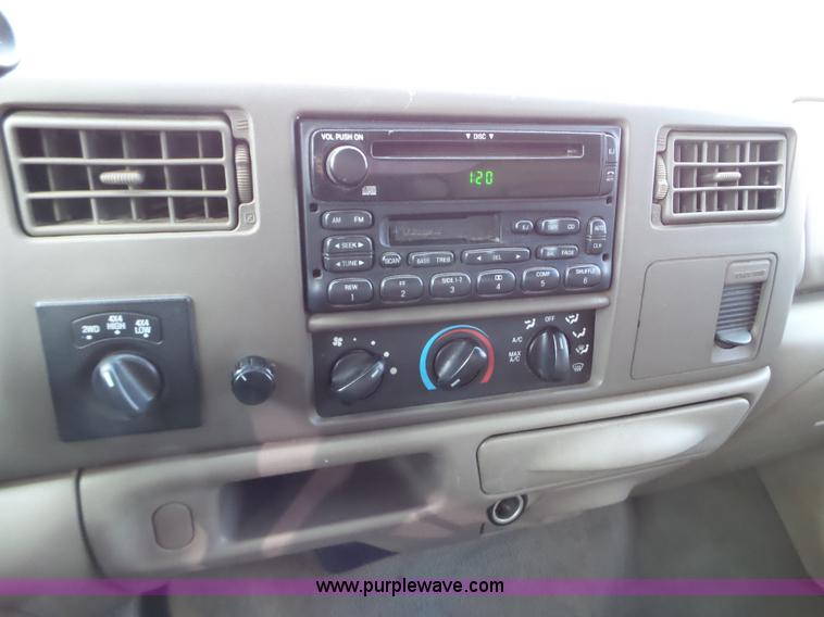 image for item L5112 2002 Ford F250 Super Duty Crew Cab pickup truck