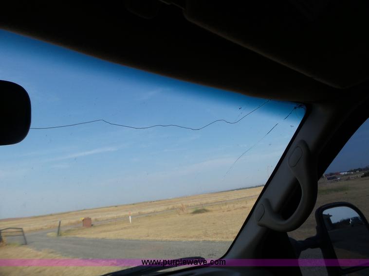 image for item L5112 2002 Ford F250 Super Duty Crew Cab pickup truck