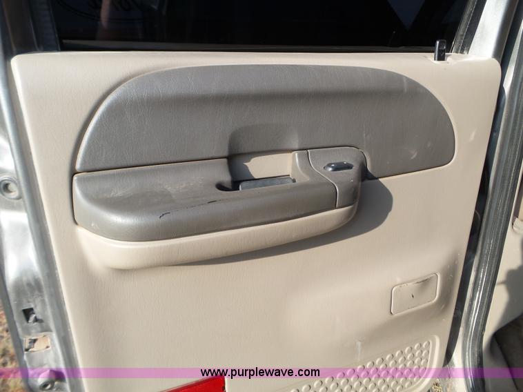 image for item L5112 2002 Ford F250 Super Duty Crew Cab pickup truck