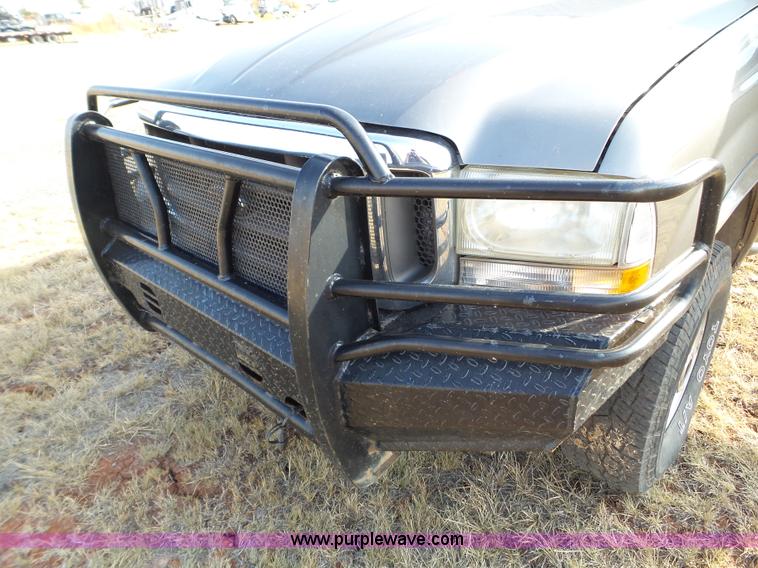 image for item L5112 2002 Ford F250 Super Duty Crew Cab pickup truck