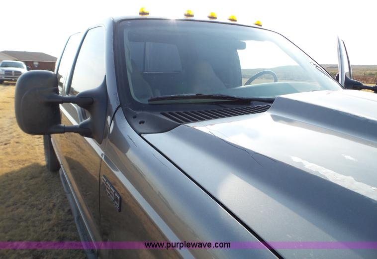 image for item L5112 2002 Ford F250 Super Duty Crew Cab pickup truck