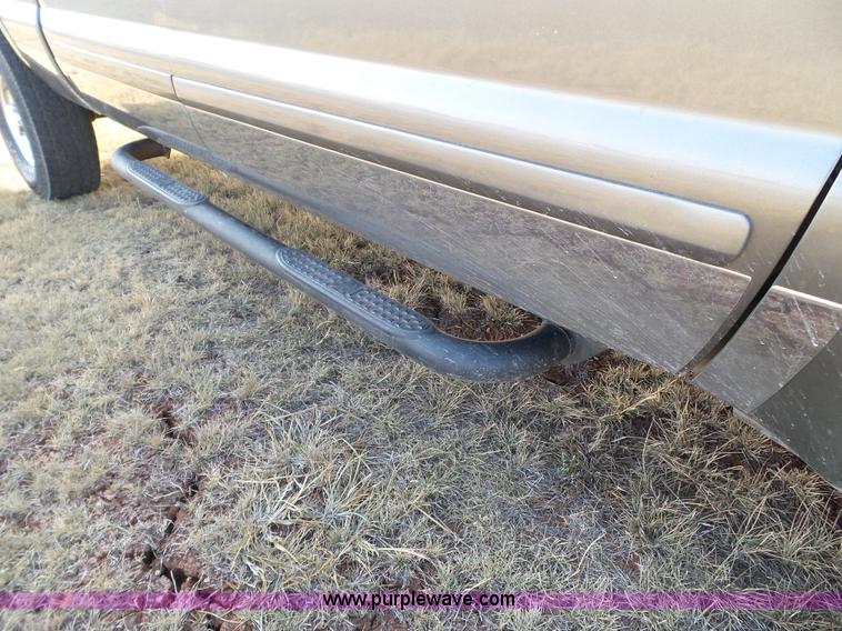 image for item L5112 2002 Ford F250 Super Duty Crew Cab pickup truck