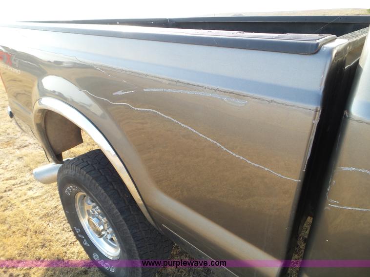 image for item L5112 2002 Ford F250 Super Duty Crew Cab pickup truck