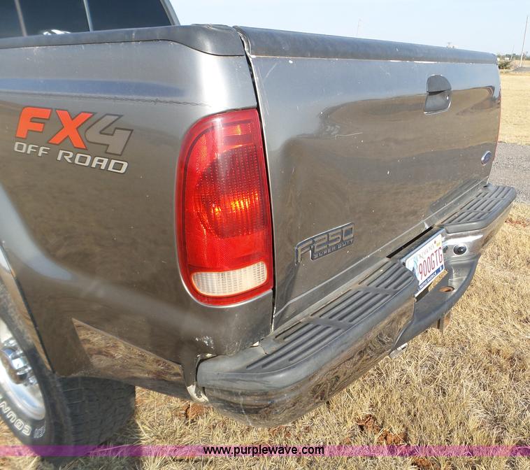 image for item L5112 2002 Ford F250 Super Duty Crew Cab pickup truck