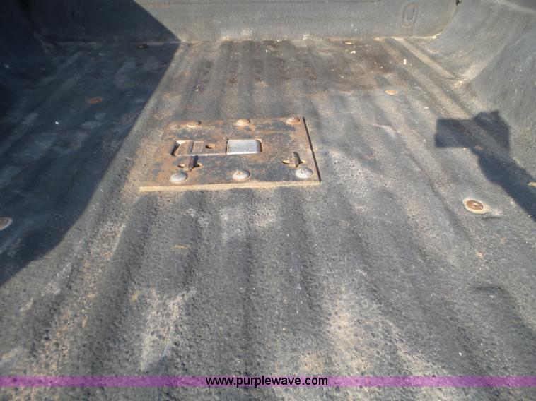 image for item L5112 2002 Ford F250 Super Duty Crew Cab pickup truck