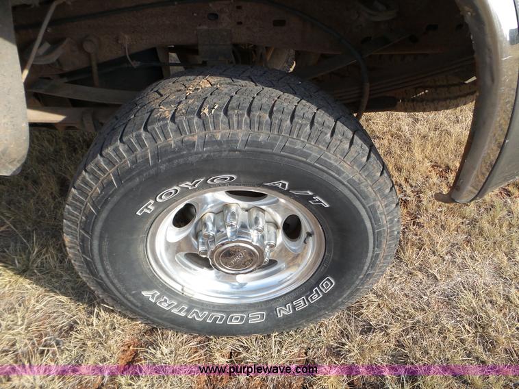 image for item L5112 2002 Ford F250 Super Duty Crew Cab pickup truck