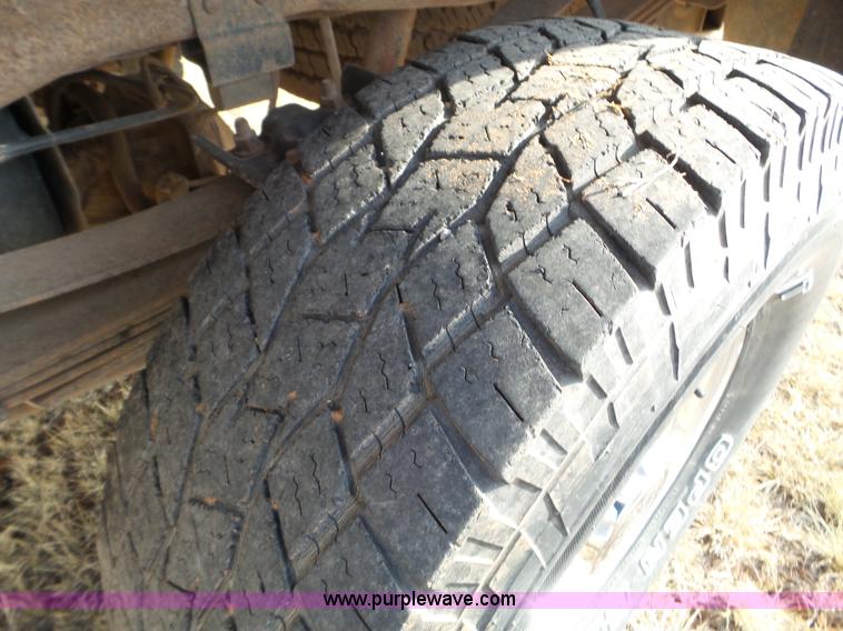 image for item L5112 2002 Ford F250 Super Duty Crew Cab pickup truck