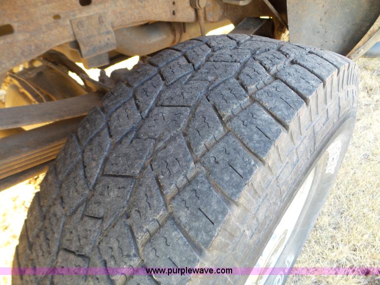 image for item L5112 2002 Ford F250 Super Duty Crew Cab pickup truck