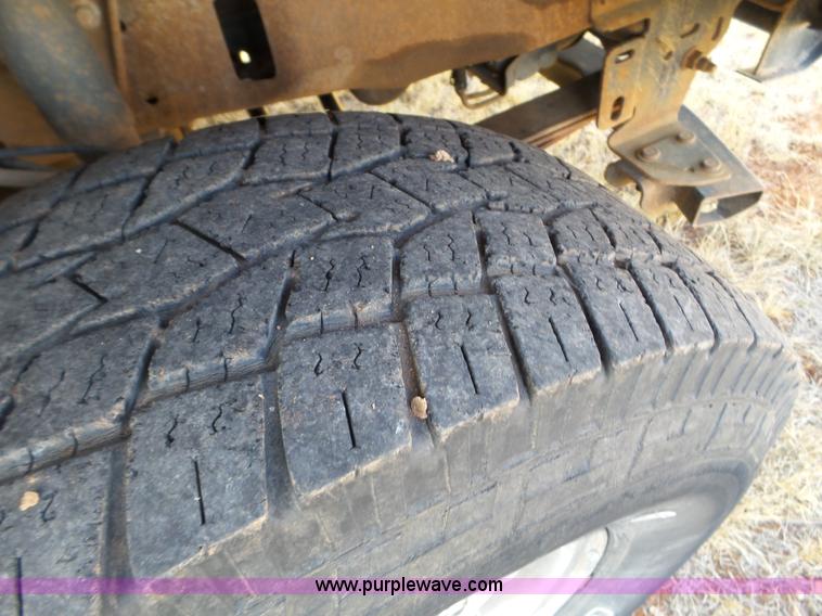 image for item L5112 2002 Ford F250 Super Duty Crew Cab pickup truck