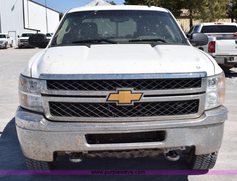 image for item L5976 2012 Chevrolet Silverado 2500HD Crew Cab pickup truck