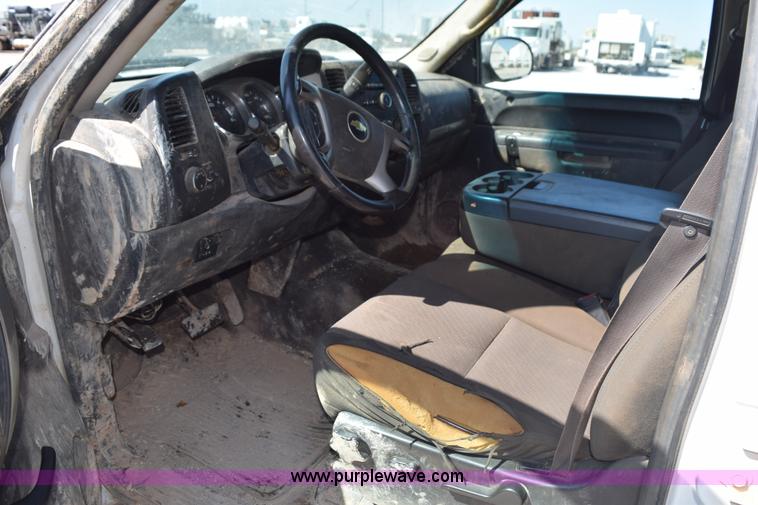 image for item L5976 2012 Chevrolet Silverado 2500HD Crew Cab pickup truck