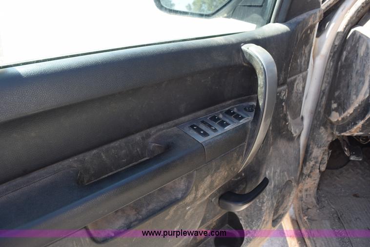 image for item L5976 2012 Chevrolet Silverado 2500HD Crew Cab pickup truck