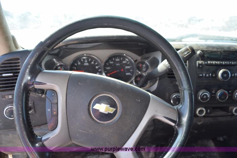 image for item L5976 2012 Chevrolet Silverado 2500HD Crew Cab pickup truck