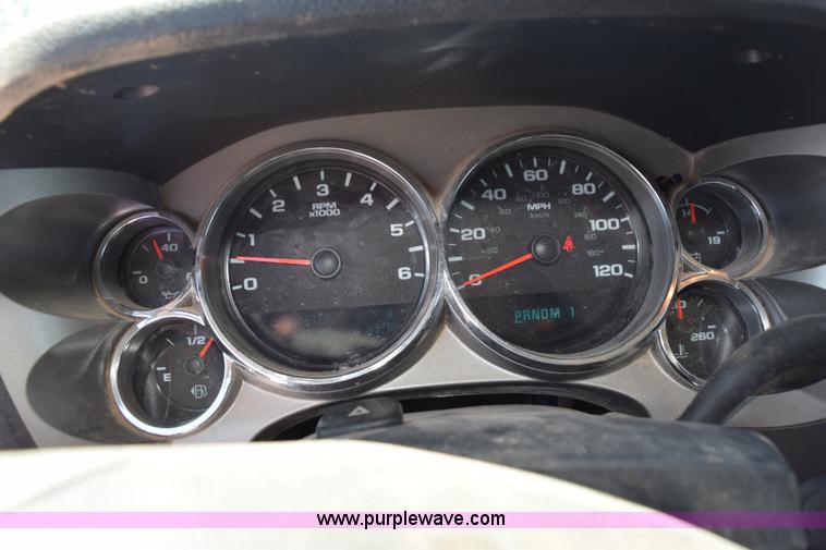 image for item L5976 2012 Chevrolet Silverado 2500HD Crew Cab pickup truck