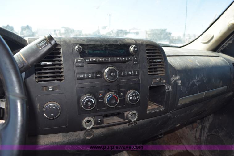 image for item L5976 2012 Chevrolet Silverado 2500HD Crew Cab pickup truck