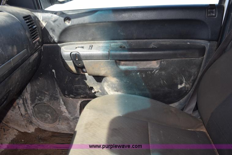 image for item L5976 2012 Chevrolet Silverado 2500HD Crew Cab pickup truck