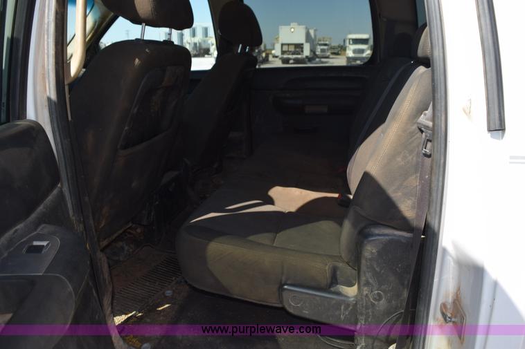 image for item L5976 2012 Chevrolet Silverado 2500HD Crew Cab pickup truck