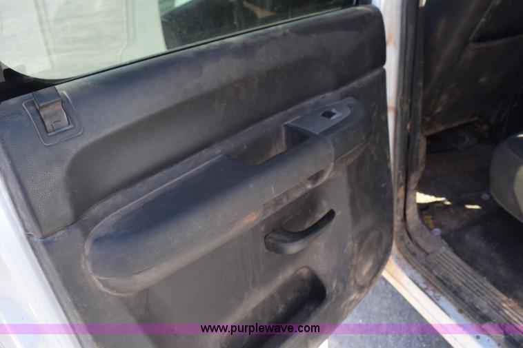 image for item L5976 2012 Chevrolet Silverado 2500HD Crew Cab pickup truck