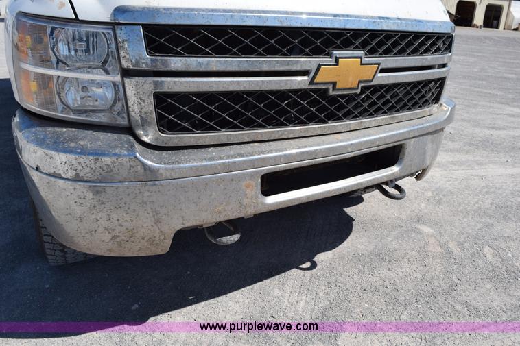 image for item L5976 2012 Chevrolet Silverado 2500HD Crew Cab pickup truck