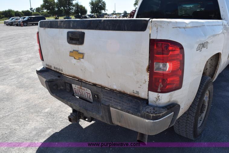 image for item L5976 2012 Chevrolet Silverado 2500HD Crew Cab pickup truck