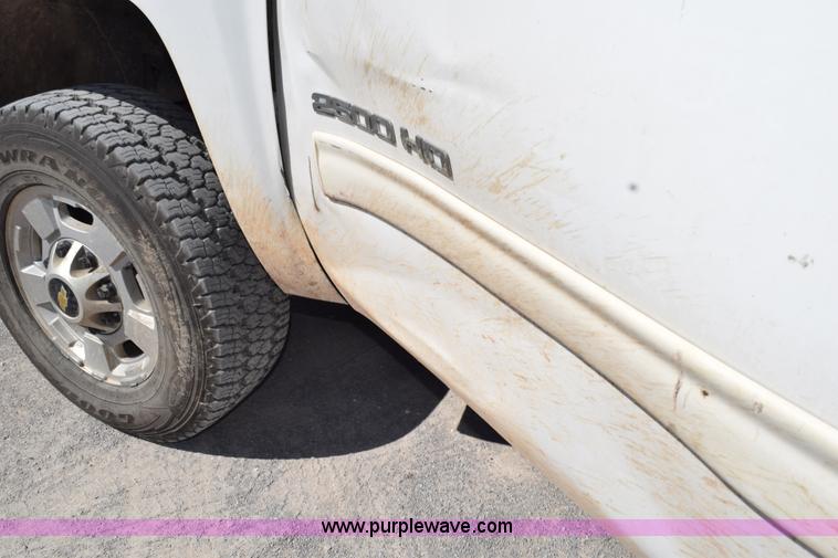 image for item L5976 2012 Chevrolet Silverado 2500HD Crew Cab pickup truck