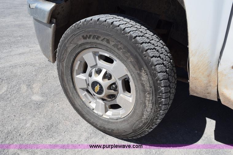 image for item L5976 2012 Chevrolet Silverado 2500HD Crew Cab pickup truck