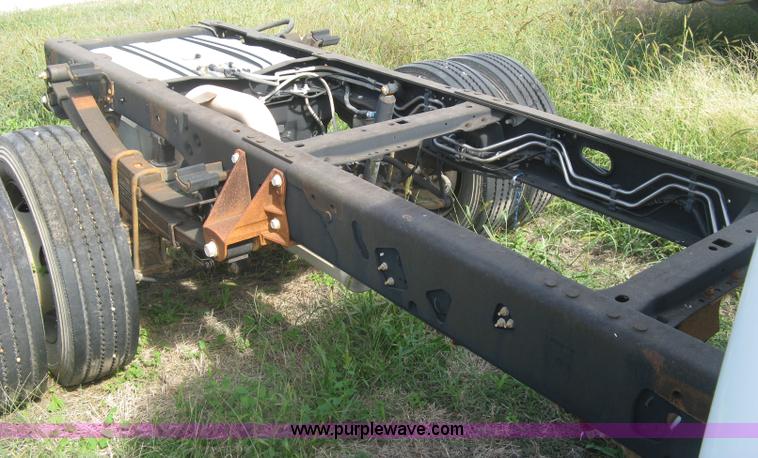 image for item L6408 2009 Ford F550 Super Duty XL truck cab and chassis