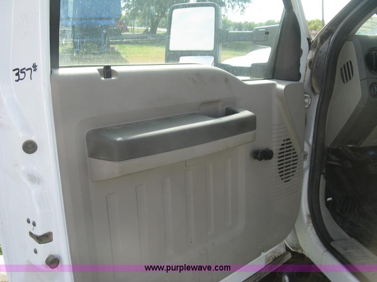image for item L6408 2009 Ford F550 Super Duty XL truck cab and chassis