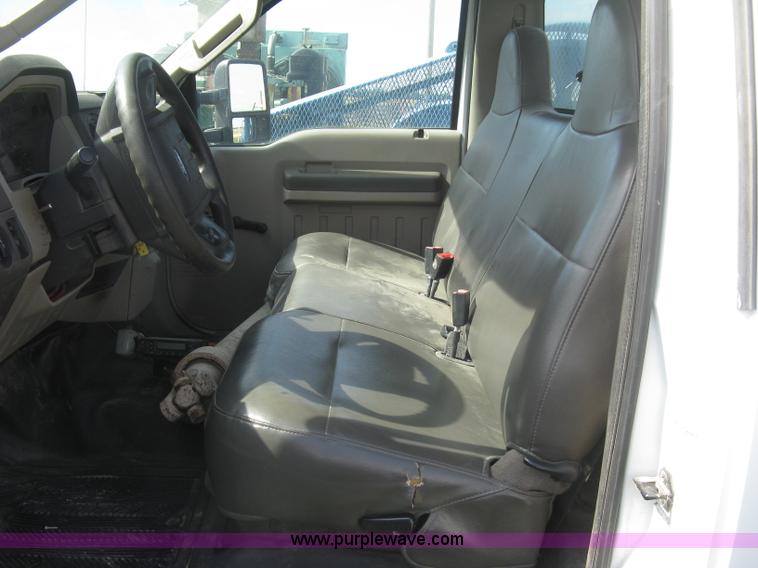 image for item L6408 2009 Ford F550 Super Duty XL truck cab and chassis