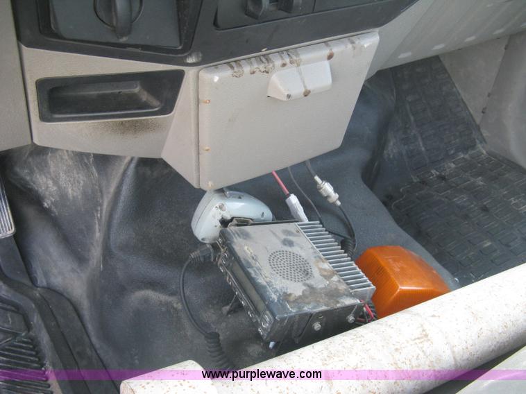 image for item L6408 2009 Ford F550 Super Duty XL truck cab and chassis